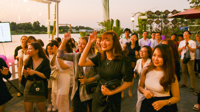 Đại gia đình HVNet Group "bùng nổ" cảm xúc trong dạ tiệc Ladies night chào mừng 8/3