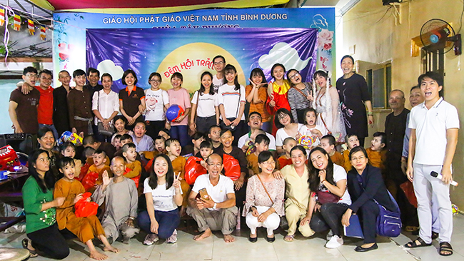 HVNet Group tổ chức “Đêm hội trăng rằm” tại cơ sở từ thiện Ngọc Quý tỉnh Bình Dương